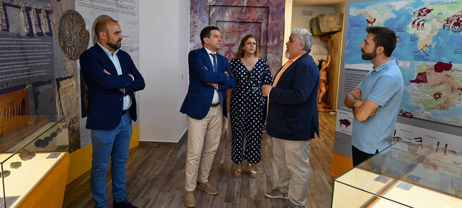 Valverde pone de manifiesto el aumento de la ayuda de la Diputación a Fuencaliente y anuncia más recursos económicos para obras y gasto corriente