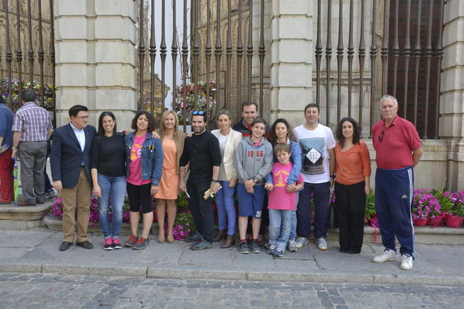 Imagen: La alcaldesa de Toledo felicita personalmente a la Asociación provincial de Empresarios Floristas por su “gran trabajo” en el Corpus Christi 