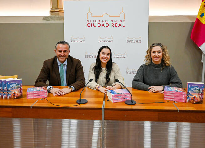 La Diputación de Ciudad Real ayuda a la joven escritora malagonera Noelia Alegría para que pueda presentar “Efectos colaterales” en ferias y encuentros literarios 