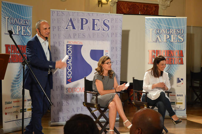 Imagen:  Pilar Zamora clausura el I Congreso  de Eficiencia Energética de APES