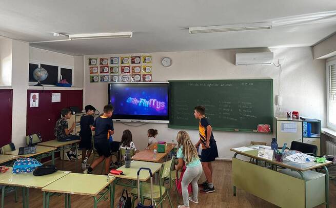 Los 9 niños y niñas de Cabezarados han regresado a un colegio recién acondicionado para afrontar mejor el frio y el calor