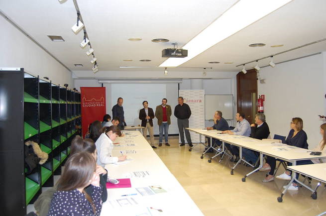 El curso cata y protocolo del vino de la Cámara de Comercio y la Diputación provincial reúne a más de 20 profesionales en Ciudad Real