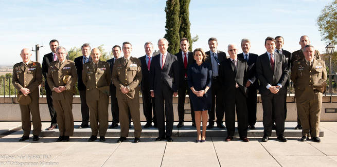 Imagen: La alcaldesa de Toledo participa en el Pleno del Patronato de la Fundación Museo del Ejército que ha presidido el Ministro de Defensa