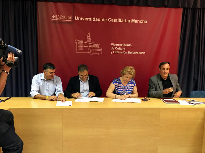 Imagen: El Gobierno regional y la Universidad de Castilla-La Mancha acercarán la figura de Cervantes a los escolares mediante un juego interactivo
