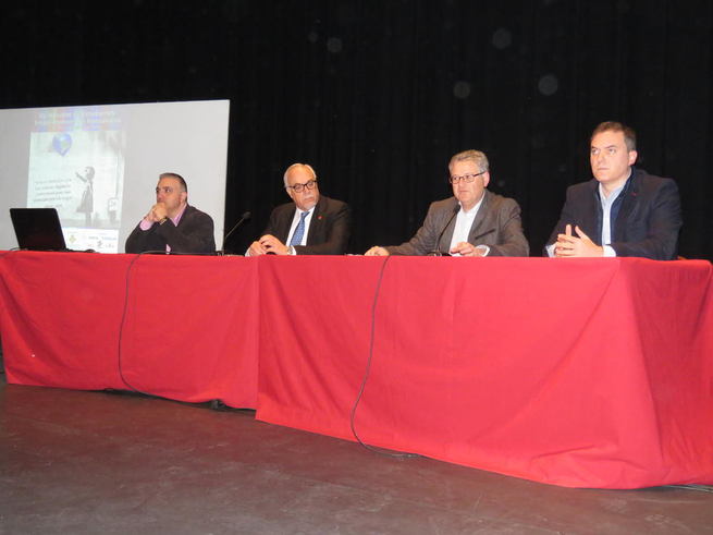 Imagen: El alcalde de Manzanares, Julián Nieva, inaugura las III Jornadas de Estudiantes Emprendedores de Manzanares