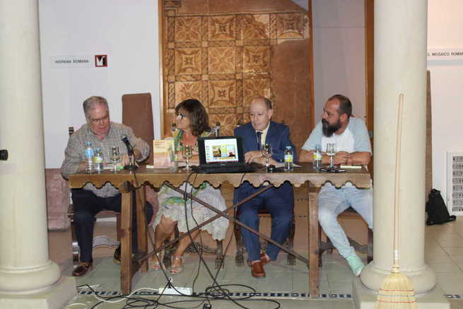 Presentado en Alcázar el libro de relatos “Barrer la Carretera” de Enrique Galindo