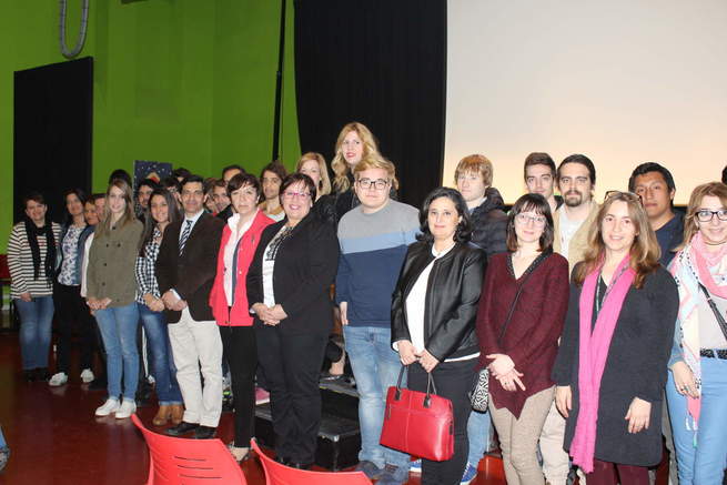 La apuesta del Gobierno de García-Page por la formación y el empleo ha permitido reducir un 7 por ciento la tasa de paro juvenil La apuesta del Gobierno de García-Page por la formación y el empleo ha permitido reducir un 7 por ciento la tasa de paro juvenil