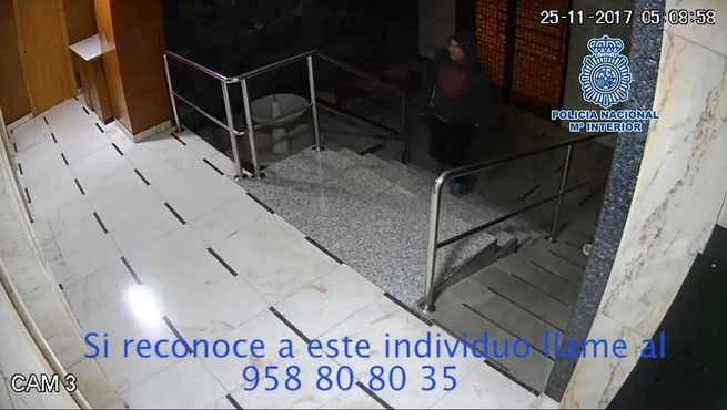 La Policía Nacional solicita la colaboración ciudadana para identificar al presunto autor del incendio de un edificio en Granada