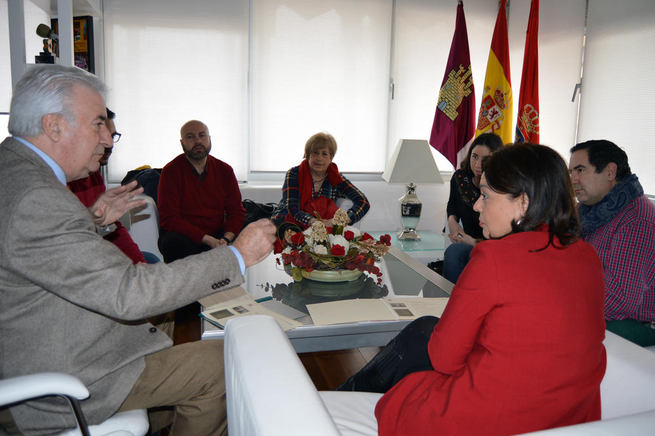 Imagen: Mazantini presenta a la alcaldesa de Ciudad Real  los actos previstos por su 75 aniversario