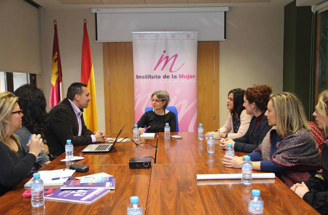 El Gobierno regional y la Fundación de Secretariado Gitano colaborarán de manera conjunta para empoderar a las mujeres gitanas, eliminar estereotipos sociales y de género y erradicar la violencia de género