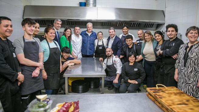 El Gobierno regional impulsa la Escuela de Hostelería ‘Semillas’, del chef talaverano Carlos Maldonado, para la inserción sociolaboral de jóvenes en riesgo de exclusión