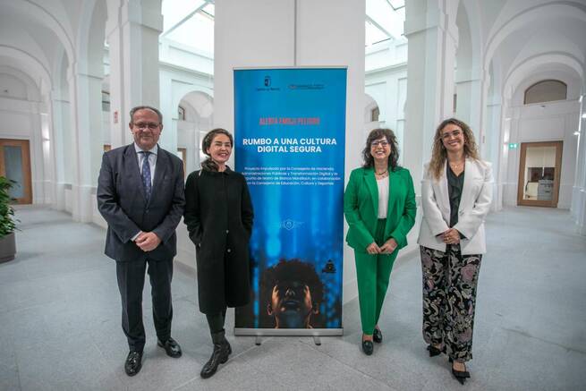 El Gobierno regional impulsa un proyecto teatral pionero para concienciar a los jóvenes sobre los riesgos digitales y el uso responsable de la tecnología