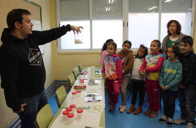 El Ayuntamiento de Alcázar inicia una campaña ambiental en los colegios para evitar el desecho de toallitas por el W.C.