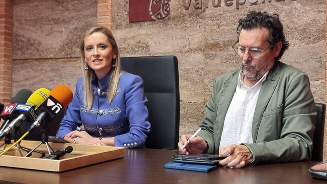 El madrileño Emilio Sierra, ganador del XLIV Premio Internacional de Poesía ‘Juan Alcaide’