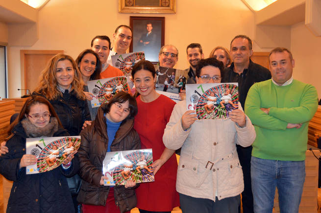 Pilar Zamora presenta el calendario solidario de Caminar Down con el folclore de Mazantini como eje Pilar Zamora presenta el calendario solidario de Caminar Down con el folclore de Mazantini como eje