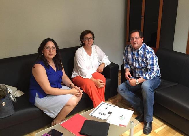 Imagen: Tomás Villarubia confirma una ayuda de 5.000 euros para la Asociación de Parkinson de Toledo 