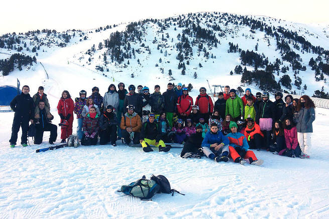 Imagen: El IES y el Ayuntamiento de Aragamasilla de Alba volvieron a promover el esquí entre