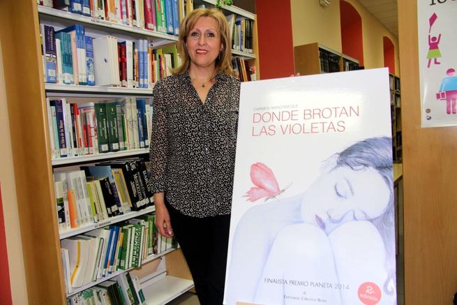 Imagen: Carmen Manzaneque presentó su novela “Donde brotan las violetas” en Villarrubia de los Ojos 