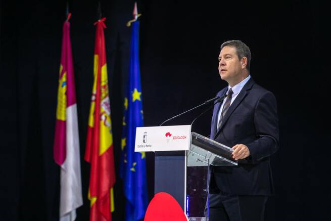 El presidente García-Page avanza una bajada progresiva de las ratios "hasta llegar a 22" alumnos en Primaria a partir del próximo curso