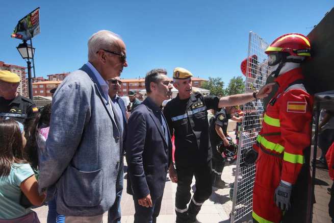 La Unidad Militar de Emergencias (UME) muestra sus efectivos en Tarancón (Cuenca)