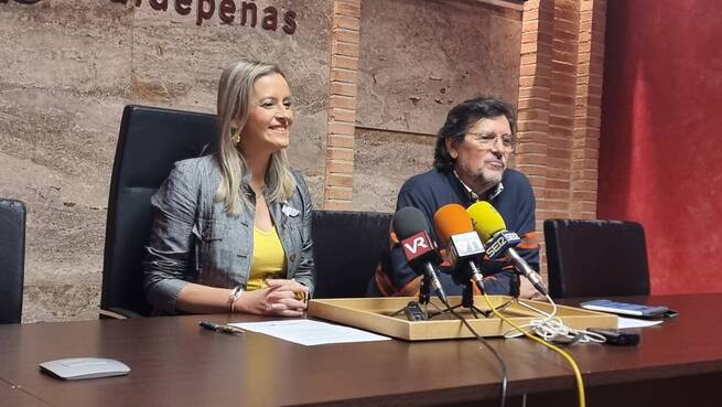 La jienense Begoña M. Rueda, ganadora del XLIII Premio Internacional de Poesía Juan Alcaide