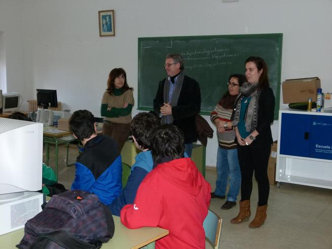 El Ayuntamiento de Manzanares presenta en los institutos la segunda edición del carnet VIP