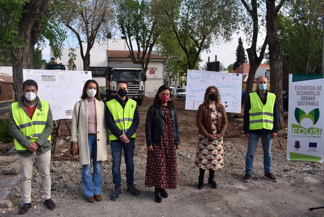 Pilar Zamora visita las obras del Barrio del Pilar “que dignificarán la vida de estos vecinos y vecinas”