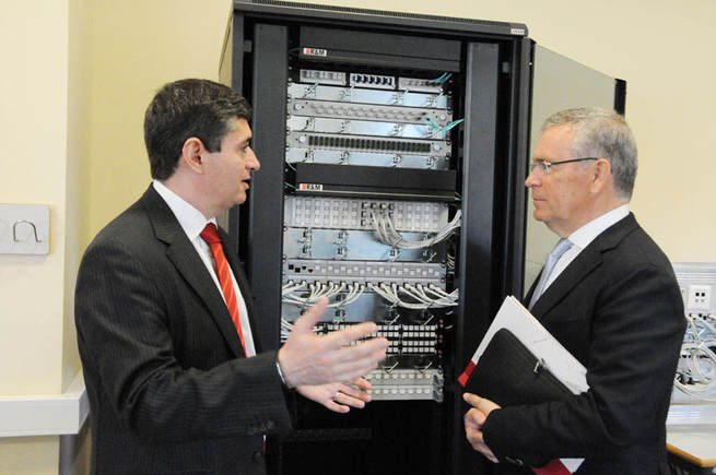 La UCLM contará con un equipo de ensayo para cableado de redes de telecomunicaciones 