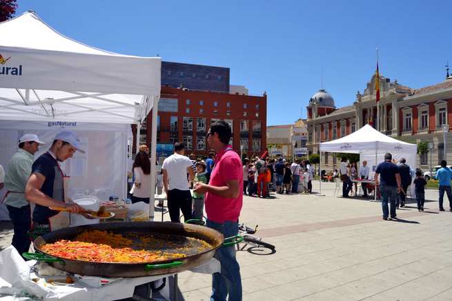 Gas Natural Castilla-La Mancha organizó una paella para los vecinos de Ciudad Real