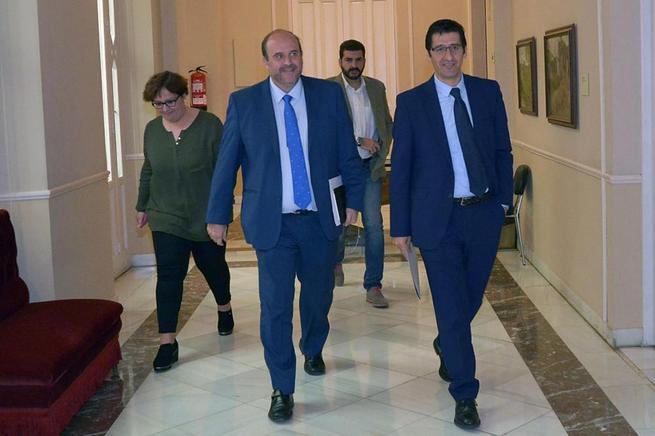 Imagen: Diputación y Junta ven urgente la necesidad de intervenir en la provincia para reducir el paro