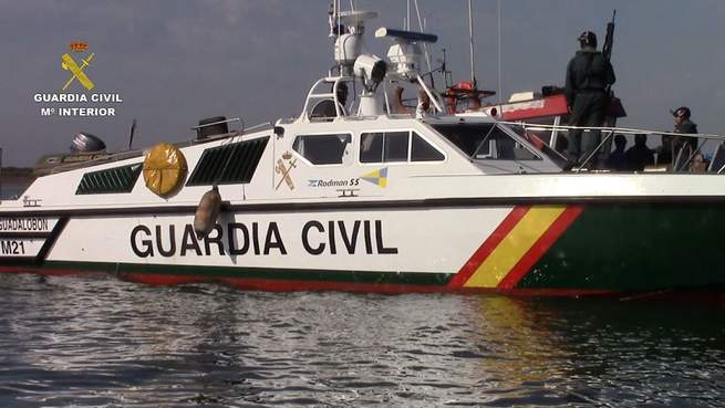 Imagen: La Guardia Civil intercepta un pesquero portugués con más de 8 toneladas de hachís 