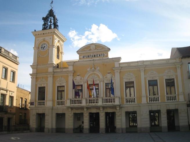 Imagen: El Ayuntamiento de Guadalajara recibe el proyecto del nuevo Palacio de Justicia