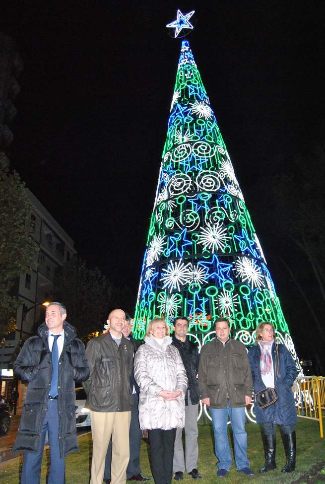imagen de Mañana jueves 4 de diciembre Carmen Bayod será la encargada de llevar a cabo el acto de encendido de la iluminación de navidad en Albacete