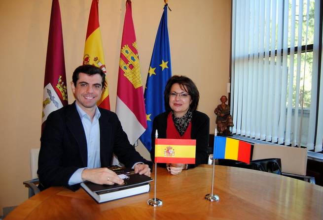 Imagen: Javier Cuenca tiende la mano al Consulado de Rumanía para diseñar acciones conjuntas encaminadas a atraer nuevas inversiones a Albacete