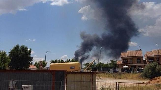 Imagen: Extinguido el incendio en un asentamiento gitano en Olías del Rey