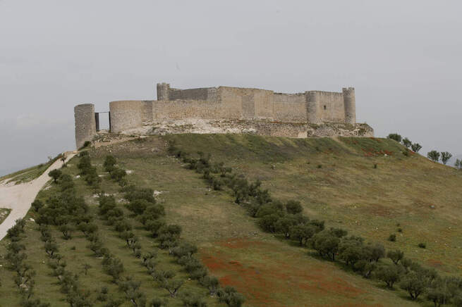Ortega y Gasset afirmó que el castillo de Jadraque se encontraba sobre “el cerro más perfecto del mundo”, 
