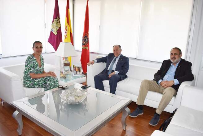 La alcaldesa de Ciudad Real se reúne con representantes del Consejo Social de la Universidad de Castilla-La Mancha