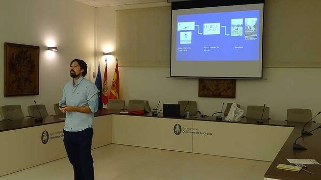 Empresarios, autónomos y emprendedores asisten a unas charlas divulgativas sobre tecnología e innovación