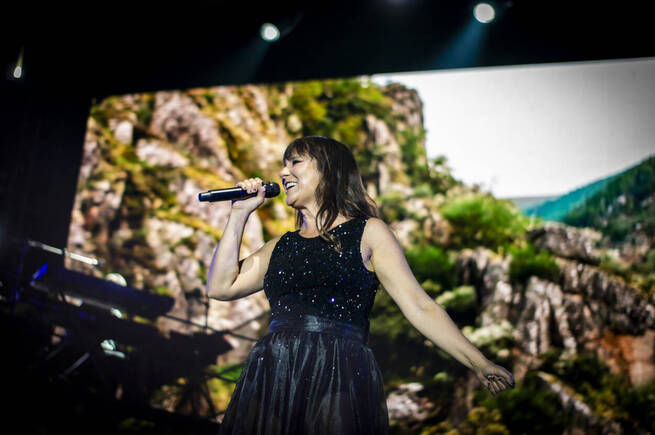 Amaral emociona y llena el Auditorio La Granja de Ciudad Real en una noche inolvidable