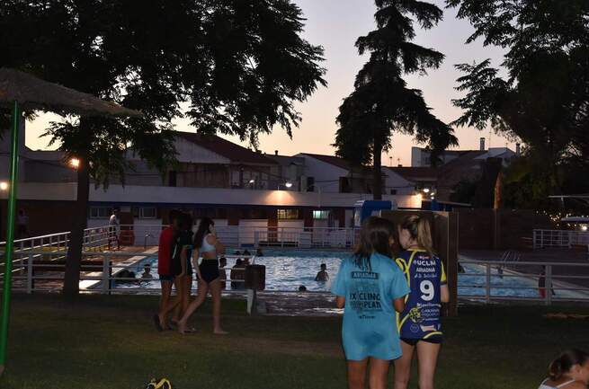 Las 'Noches encantadas… de conocerte' llegan a su fin en la piscina municipal y en el campo de fútbol 7 de Miguelturra