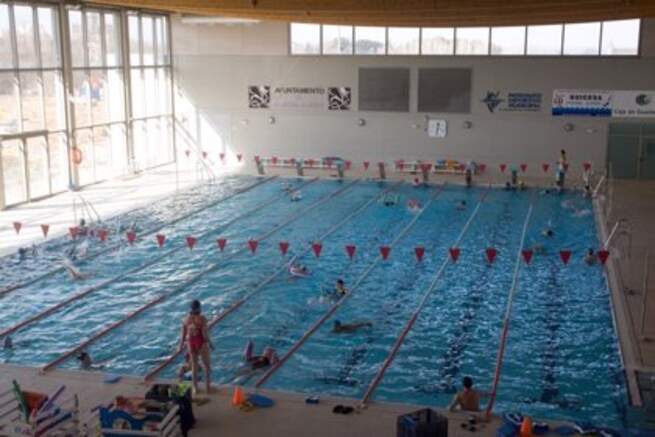 El Ayuntamiento de Guadalajara restituye formalmente el nombre de ‘Sonia Reyes’ a la piscina cubierta del complejo Fuente de la Niña