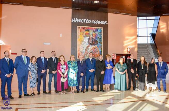 El Teatro Municipal “Marcelo Grande” se vistió de gala para acoger la entrega de los Viñadores 2025