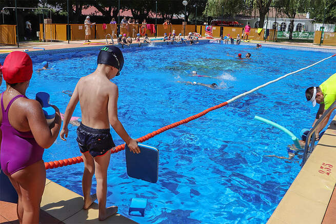 El Ayuntamiento de Argamasilla de Calatrava abre el plazo de inscripción para los cursos de natación