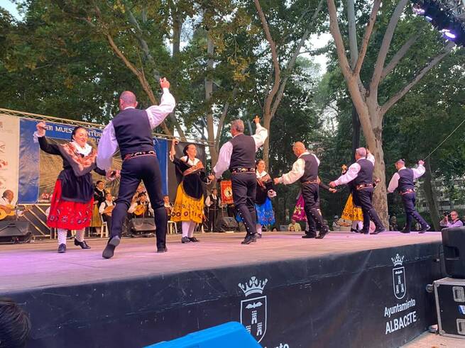 Elena Serrallé destaca la "enorme proyección exterior y la riqueza cultural" de la XXXVII Muestra Internacional de Folklore