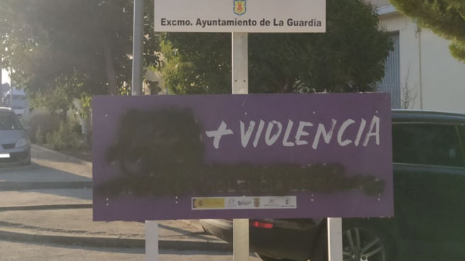 Podemos solicita que se investigue la vandalización de los carteles contra la violencia machista en el municipio toledano de La Guardia