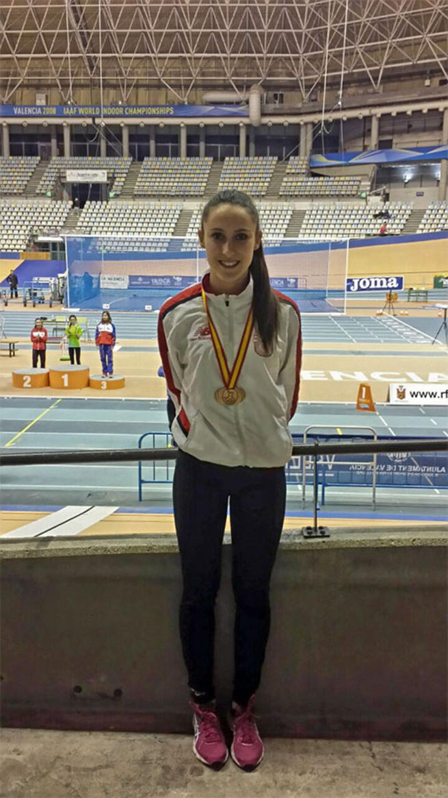 Imagen: La solanera Paula Sevilla oro en 200m y bronce en 60m
