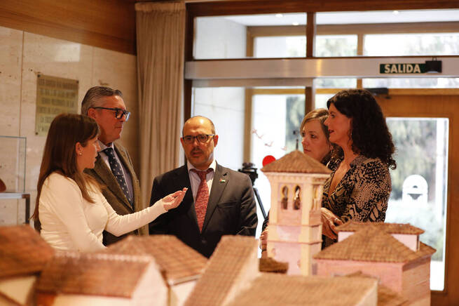 Abre al público el belén de las Cortes de Castilla-La Mancha en “un homenaje a la ciudad de Toledo”