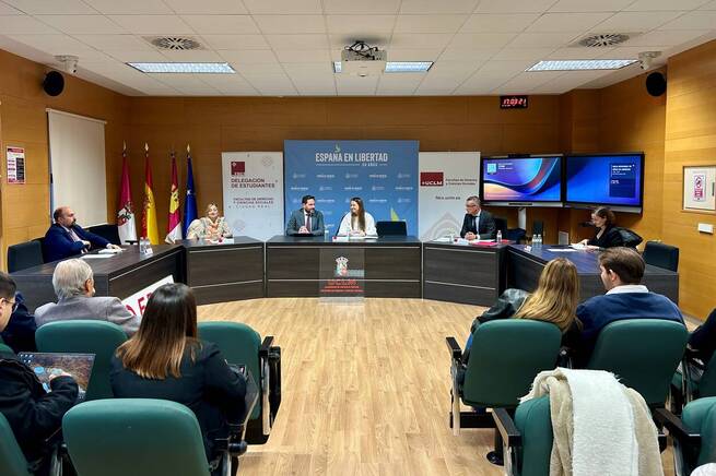La Subdelegación del Gobierno en Ciudad Real participa en la mesa redonda “50 años de libertad: medio siglo de democracia y justicia” en la Facultad de Derecho y Ciencias Sociales