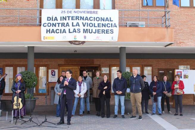Bolaños de Calatrava conmemora el Día Internacional Contra la Violencia de Género en la Plaza de España