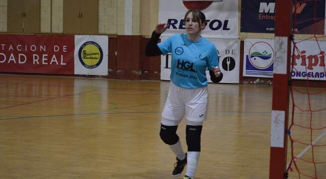 Marisol seguirá echando el cerrojo a la portería del Salesianos Puertollano